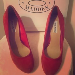 Red Suede Steve Madden Pumps !!